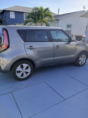 Gray 2014 Kia Soul Base