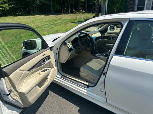 2012 INFINITI M37 x