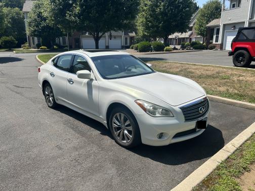 2012 INFINITI M37 x
