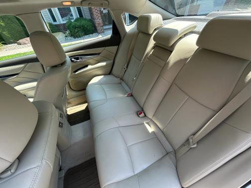 2012 INFINITI M37 x