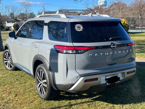 2023 Nissan Pathfinder Platinum