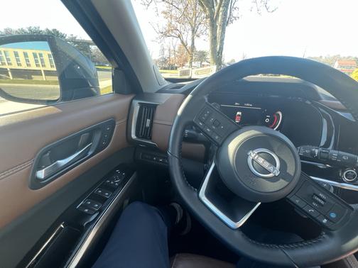 2023 Nissan Pathfinder Platinum