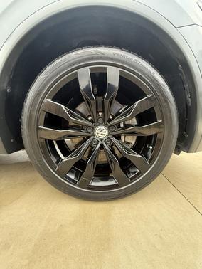 2021 Volkswagen Tiguan 2.0T SE R-Line Black