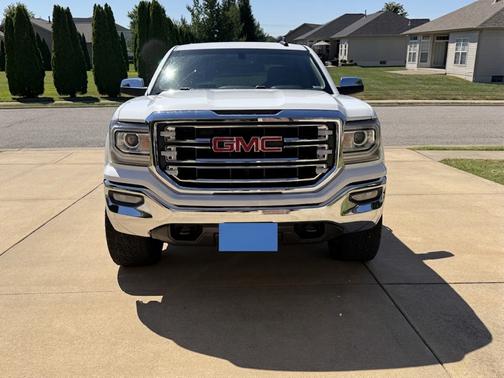 White 2018 GMC Sierra 1500 SLT