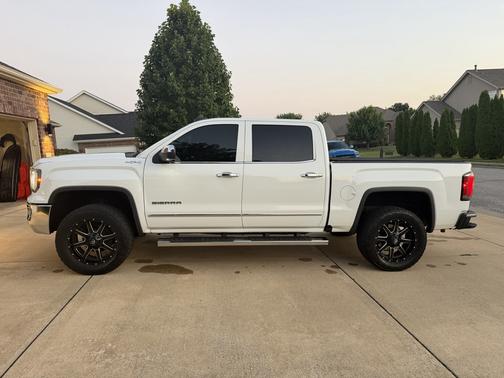 White 2018 GMC Sierra 1500 SLT