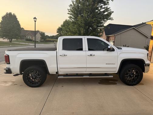 White 2018 GMC Sierra 1500 SLT