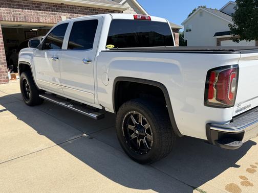 White 2018 GMC Sierra 1500 SLT