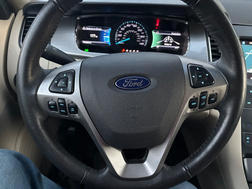 2017 Ford Taurus SEL