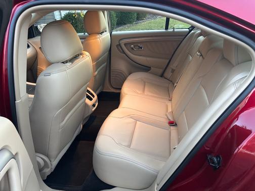 2017 Ford Taurus SEL