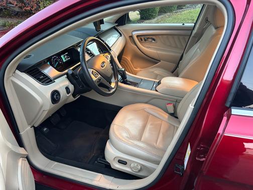 2017 Ford Taurus SEL