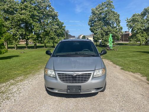 Silver 2001 Chrysler Voyager LX