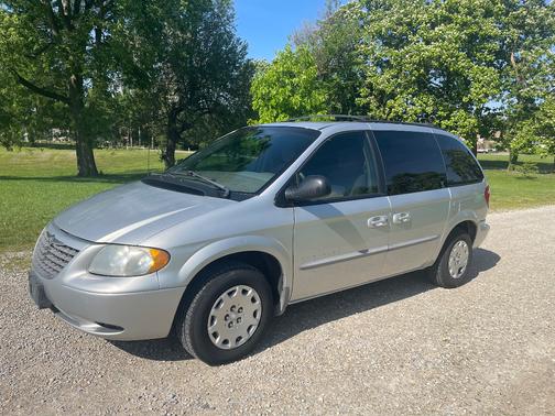 Silver 2001 Chrysler Voyager LX