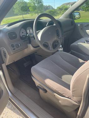 Silver 2001 Chrysler Voyager LX