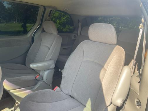 Silver 2001 Chrysler Voyager LX
