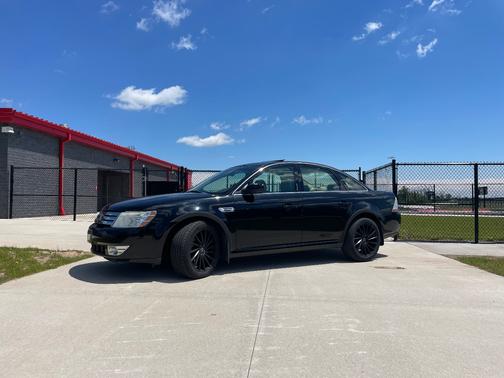 Black 2008 Ford Taurus SEL
