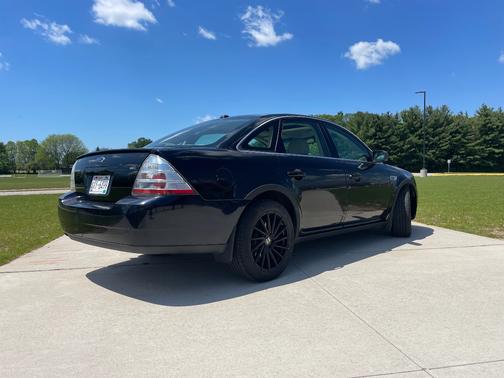 Black 2008 Ford Taurus SEL