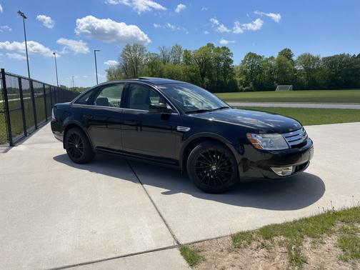 Black 2008 Ford Taurus SEL