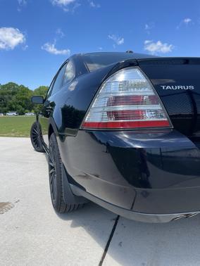 Black 2008 Ford Taurus SEL