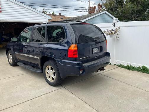 Blue 2008 GMC Envoy SLE
