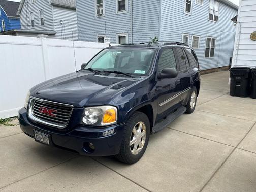 Blue 2008 GMC Envoy SLE