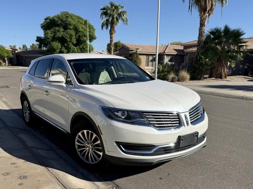 White 2016 Lincoln MKX Select