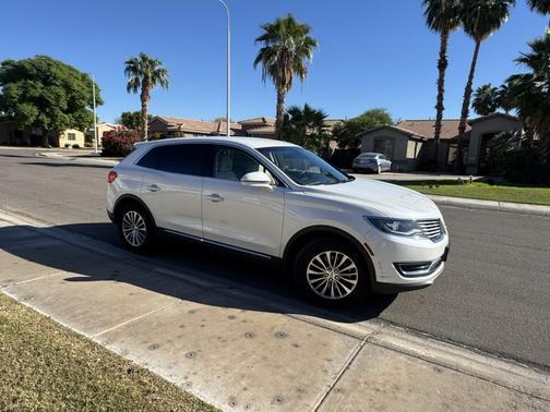 White 2016 Lincoln MKX Select