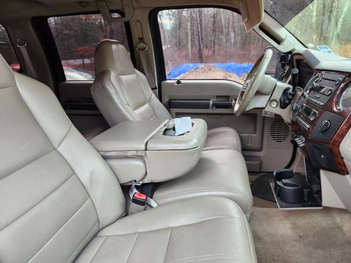 Photo 3 of 9 of 2008 Ford F-250 Lariat Crew Cab Super Duty