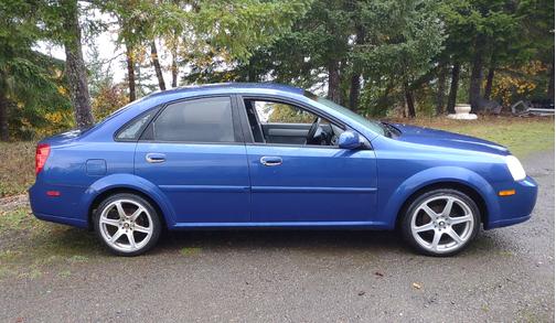 Blue 2004 Suzuki Forenza S