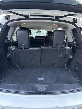 White 2019 Nissan Pathfinder SL