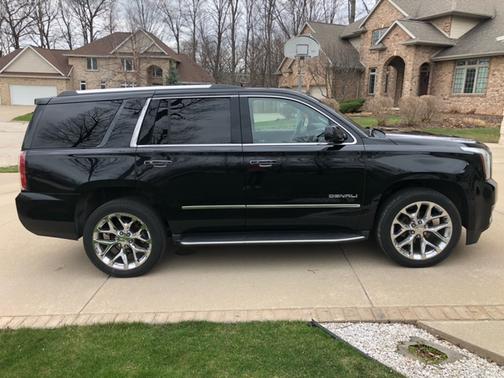 Photo 5 of 14 of 2016 GMC Yukon Denali