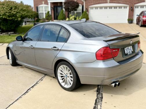 Gray 2011 BMW 328 i xDrive