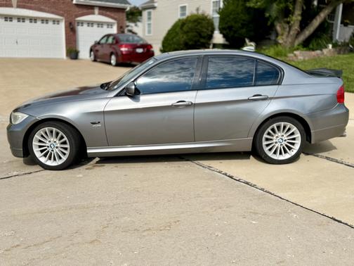 Gray 2011 BMW 328 i xDrive