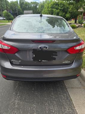 Gray 2013 Ford Focus SE