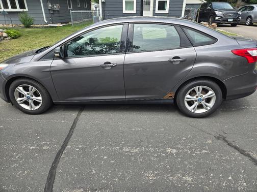 Gray 2013 Ford Focus SE