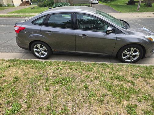 Gray 2013 Ford Focus SE