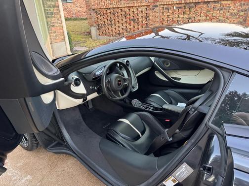 Black 2018 McLaren 570GT Base