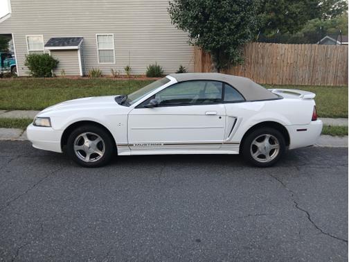White 2001 Ford Mustang Premium