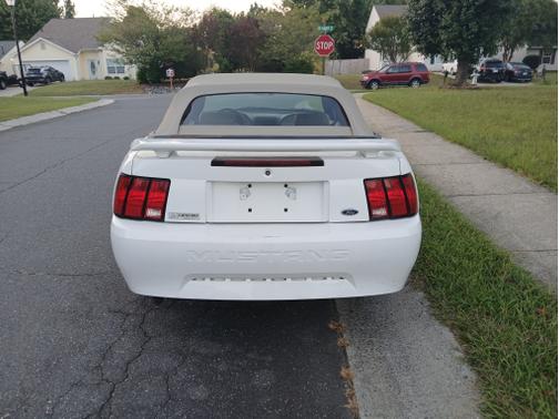 White 2001 Ford Mustang Premium