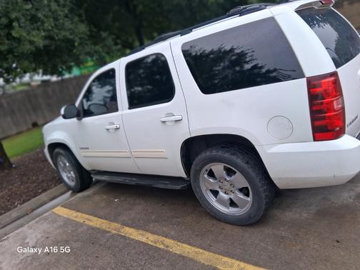 White 2011 Chevrolet Tahoe LS