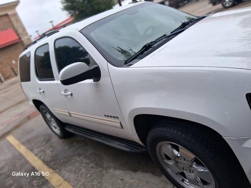 White 2011 Chevrolet Tahoe LS
