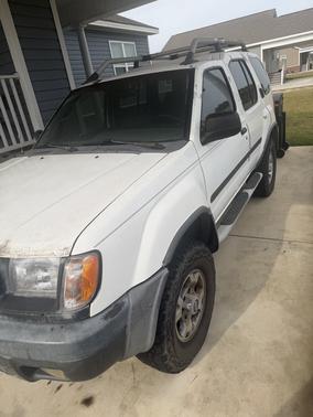 White 2001 Nissan Xterra XE