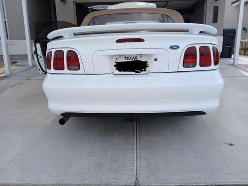 White 1998 Ford Mustang Base