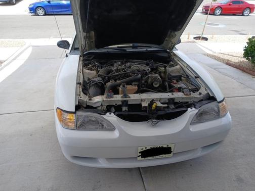 White 1998 Ford Mustang Base