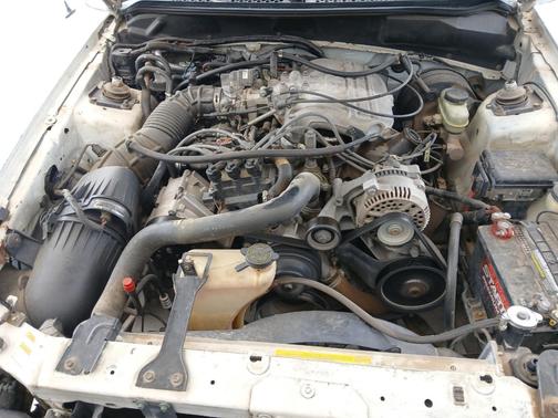 White 1998 Ford Mustang Base