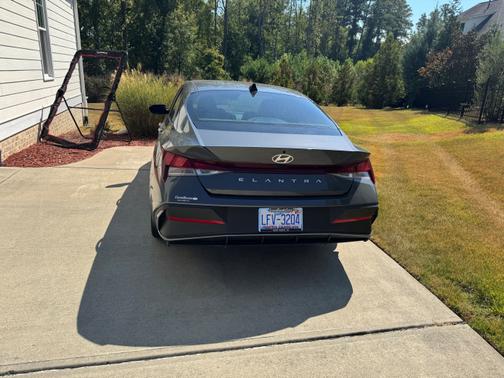 2024 Hyundai ELANTRA SE