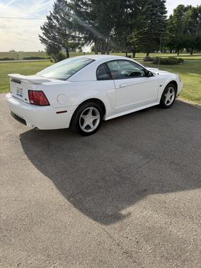 White 2004 Ford Mustang GT