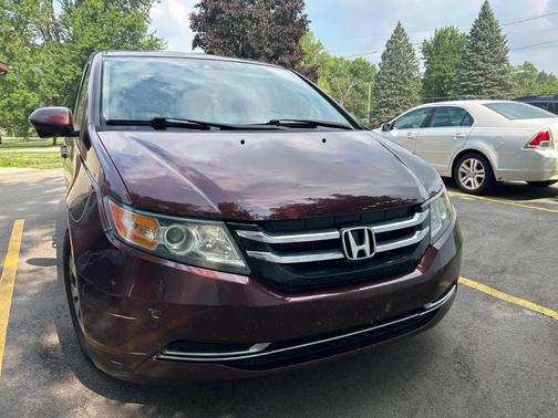 Red 2015 Honda Odyssey EX-L