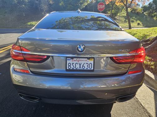 2017 BMW 740 i