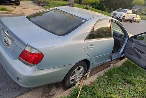 Blue 2005 Toyota Camry LE