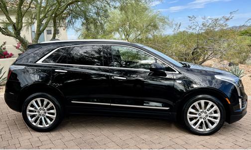 Photo 3 of 29 of 2017 Cadillac XT5 Platinum